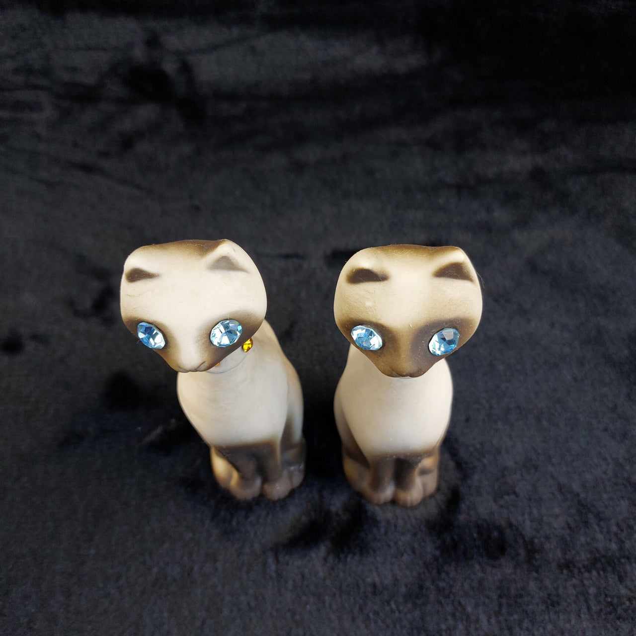 California Vintage USA Siamese Cat Figurines Pair – One Repaired - 6.75" Display3