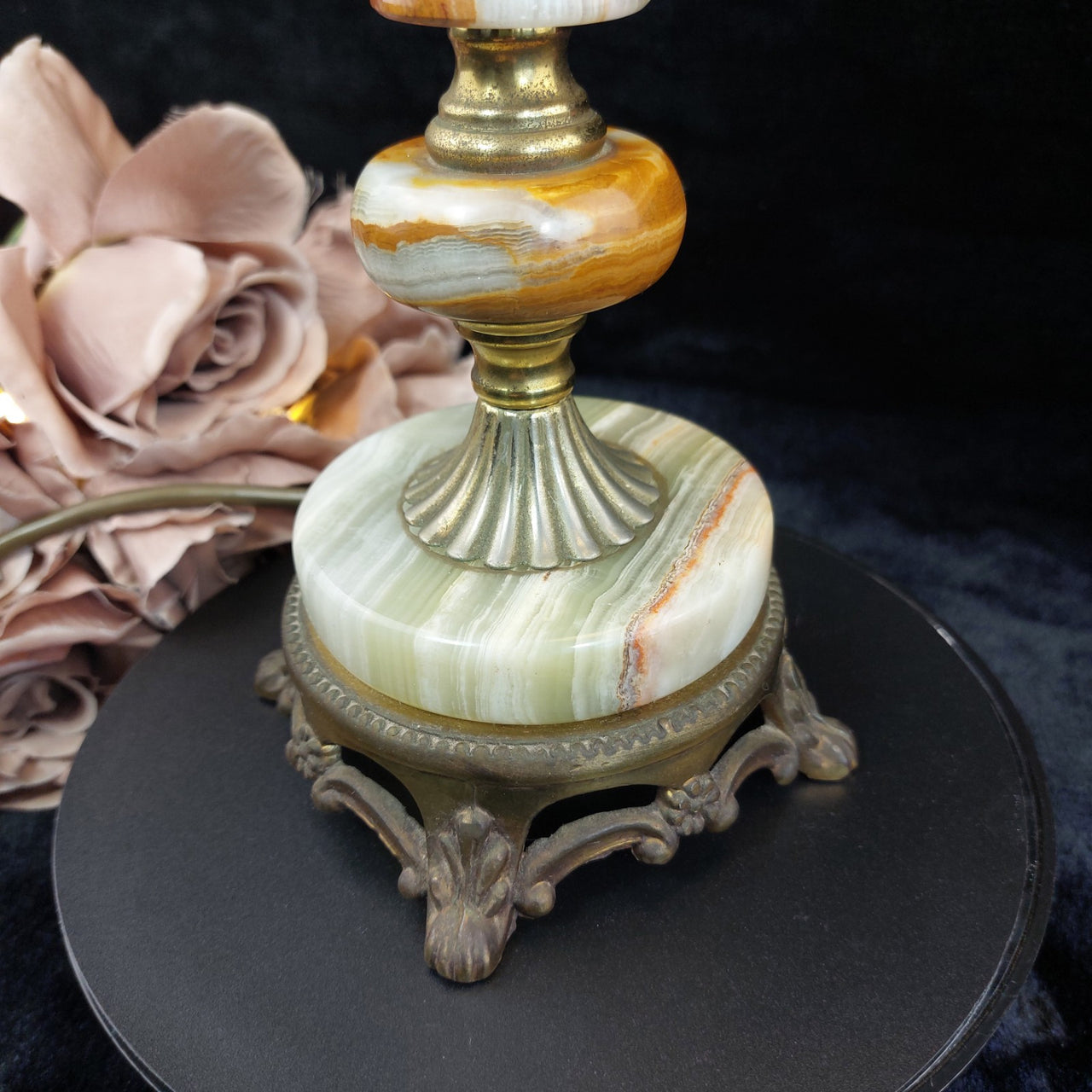 Vintage Onyx & Brass Table Lamp with Ornate Claw Foot Base Working Condition10