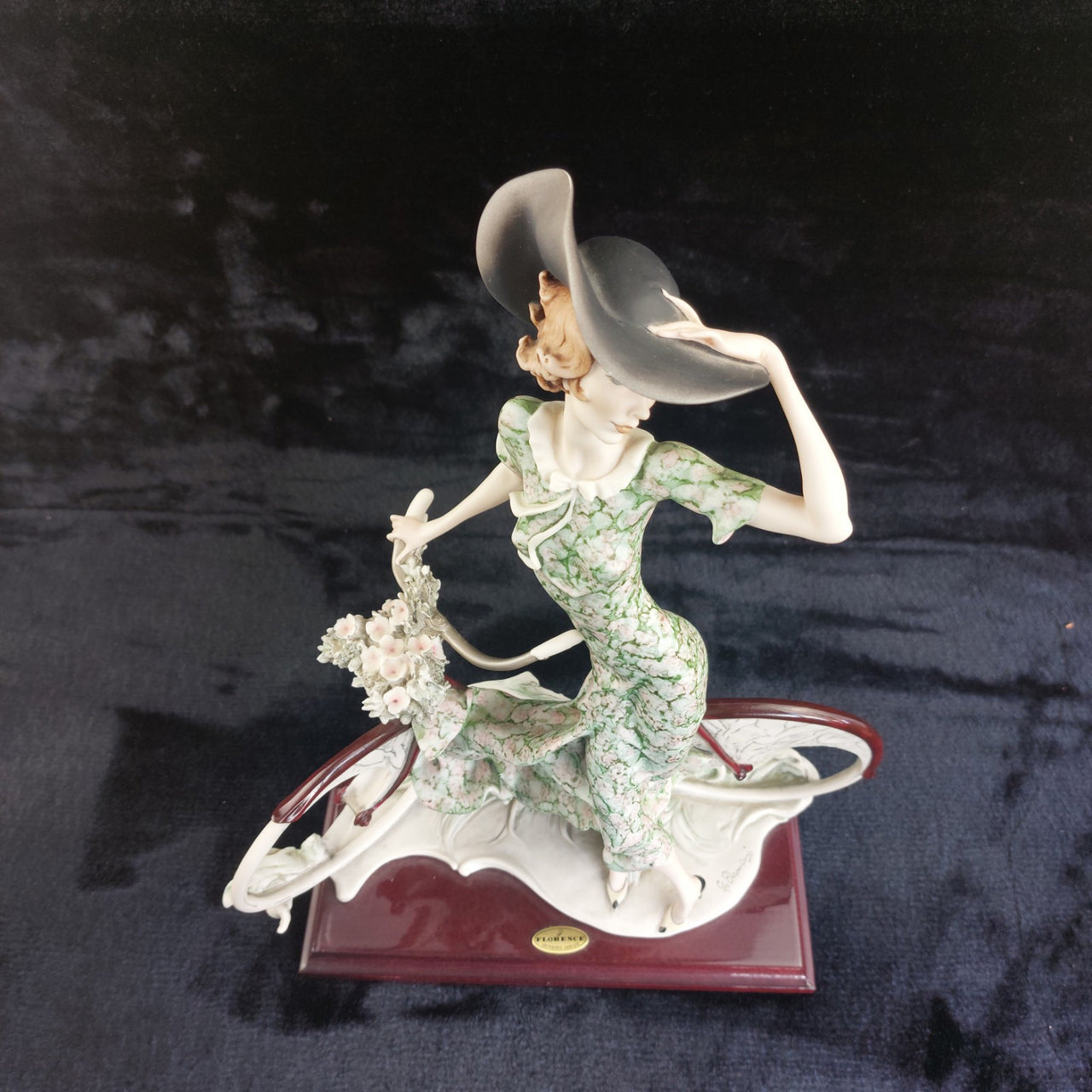 Giuseppe Armani Florence “Bicycle  Spring” Rare lady Figurine 0539C Porcelain.2