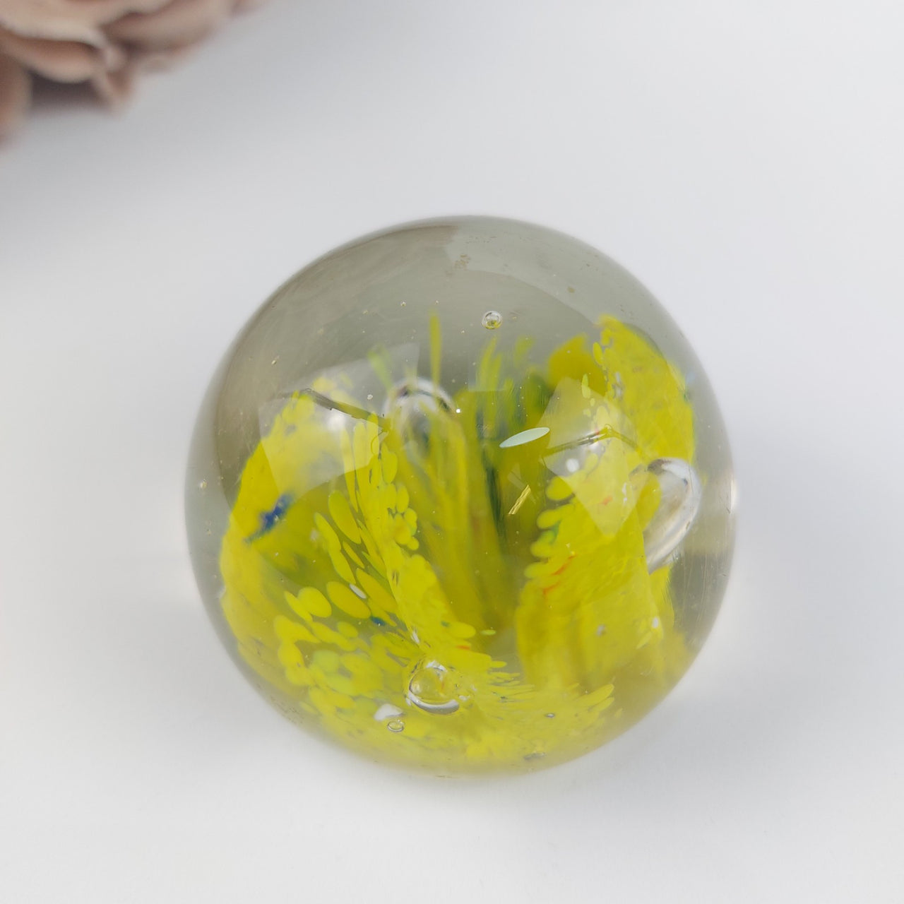 Art Glass Paperweight –Vintage White & Yellow Flowers with Bubbles Ornament deco3