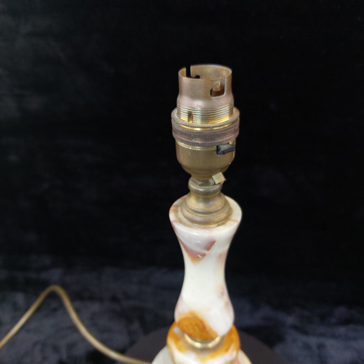 Vintage Onyx & Brass Table Lamp with Ornate Claw Foot Base Working Condition16