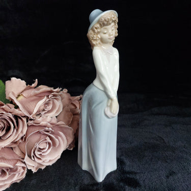 Nao by Lladro Porcelain Figurine DAISA Elegant Lady in Blue with Hat  decor0