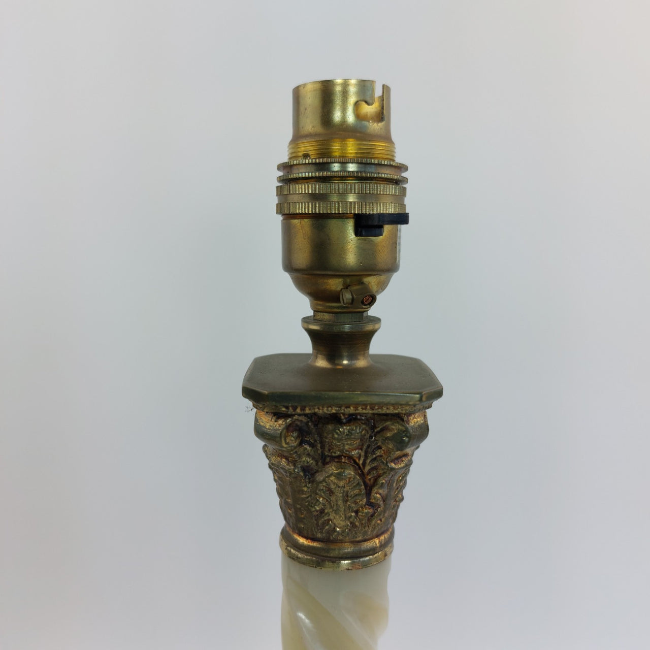 Stunning Marble & Brass large Table Lamp – 15" Tall, Ornate Design7