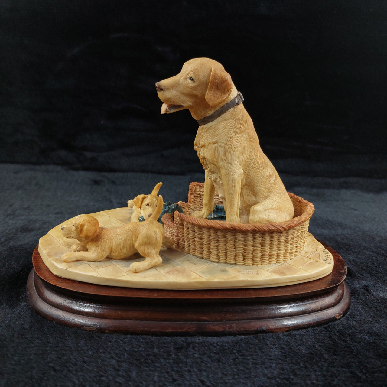 Border Arts Fine Golden Labrador & Pups signed D.Geenty 1980 decor bookshelf.3