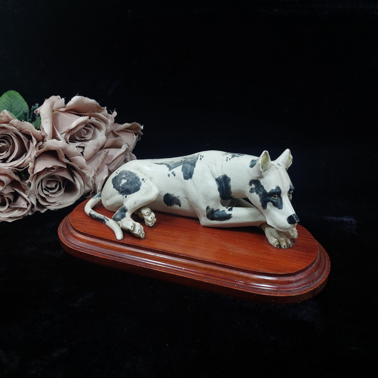 RARE Vintage White & Black Ceramic Figurine Dog   Husky Shepherd on Wooden Base1
