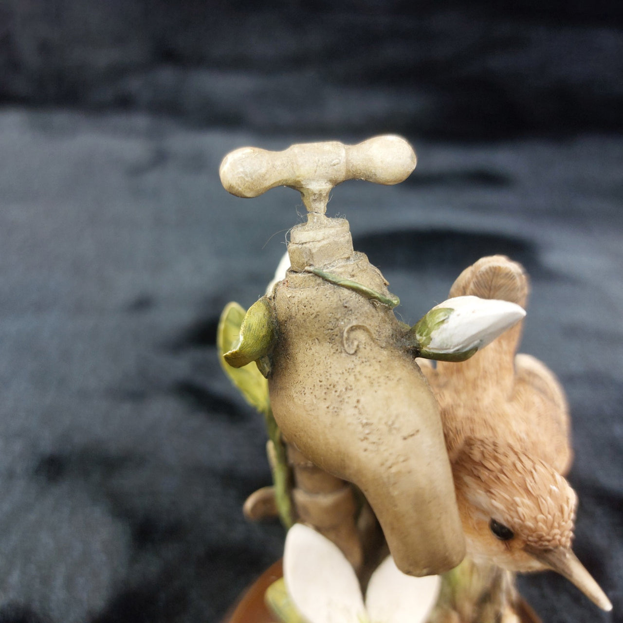Border Arts Fine Wren On Garden Tap Hand Painted Bird Figurine see the pics.9