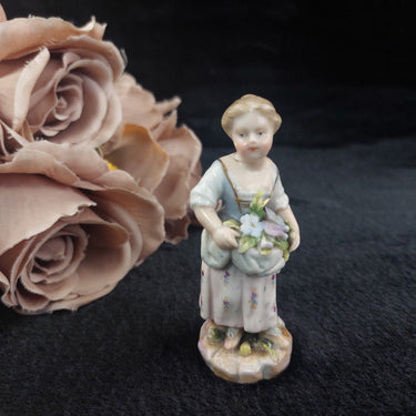 Antiques Victorian Porcelain Spring 1800's Figurine United Kingdom White Small0