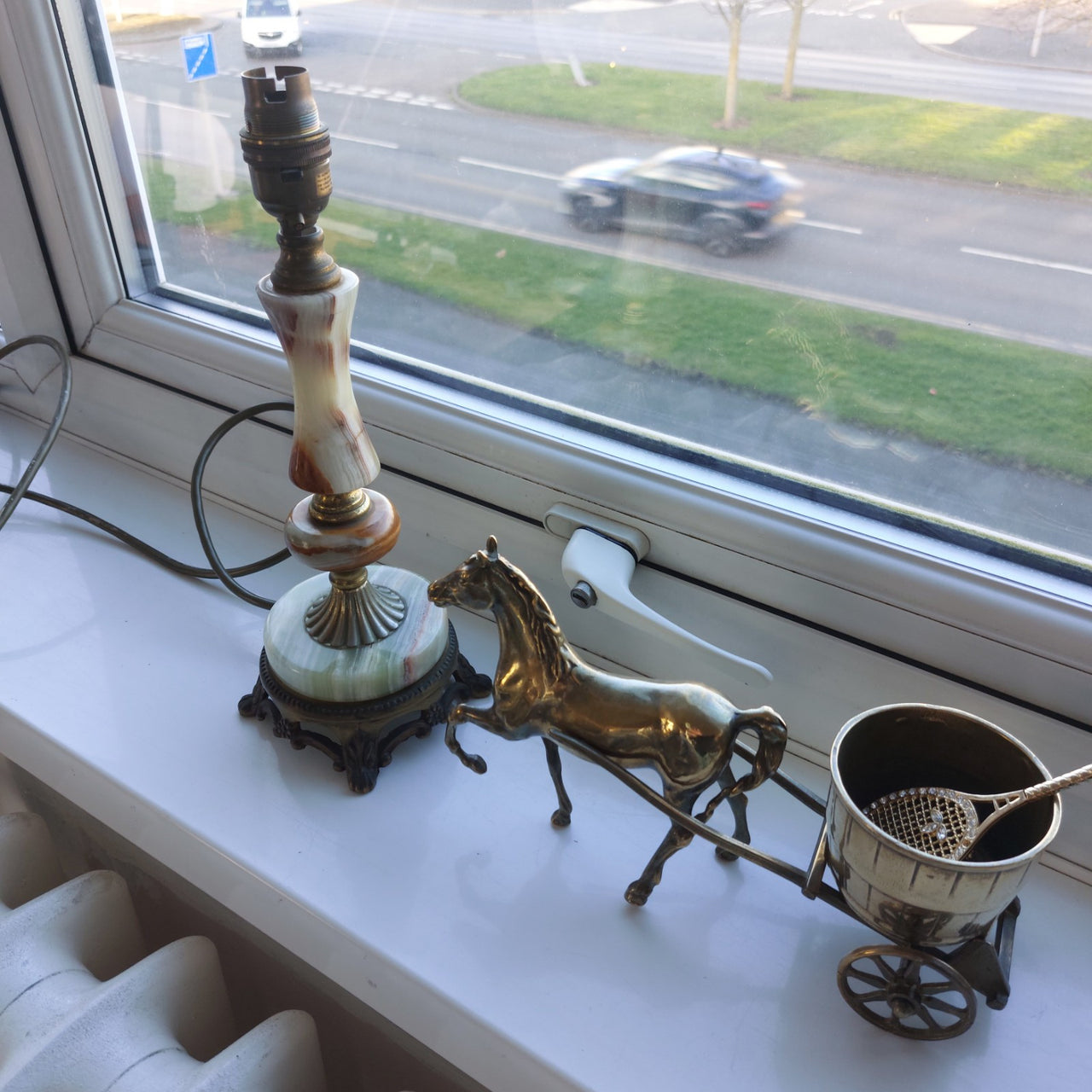 Vintage Onyx & Brass Table Lamp with Ornate Claw Foot Base Working Condition17